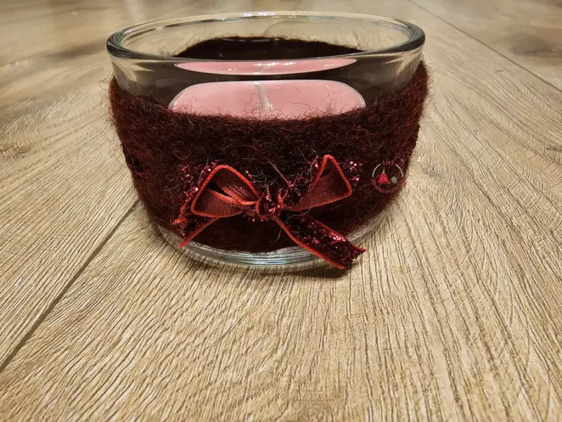 Karácsonyi díszek - mécses nemezelt kabátkában _eredmény